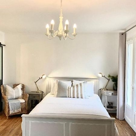 Stunning Bedroom Overlooking The Charente Bourg-Charente Exteriér fotografie