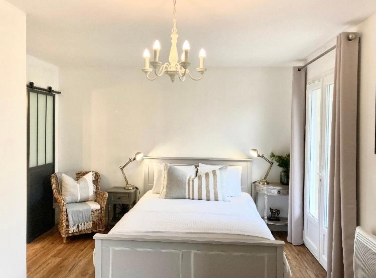 Stunning Bedroom Overlooking The Charente Bourg-Charente Exteriér fotografie